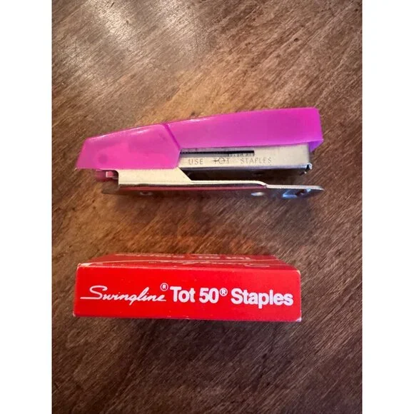 Vintage Swingline TOT 50 Mini Stapler PINK Made in USA w/ Original Staples WORKS - Picture 4 of 6